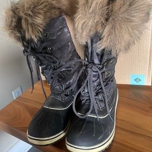 Womens camo shoe boots with fur top